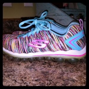 Girls sketchers w/ flyknit style fabric/pattern